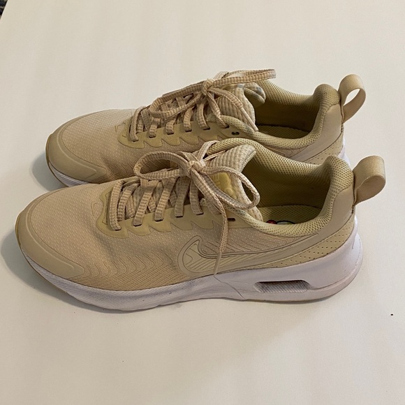 Nike Women's Sand Drift Air Max Nuaxis Size 7.5 - Picture 1 of 6